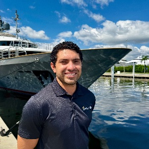 Manu Cisneros's profile picture